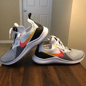 Nike Free TR 8 Black/Laser Fuchsia